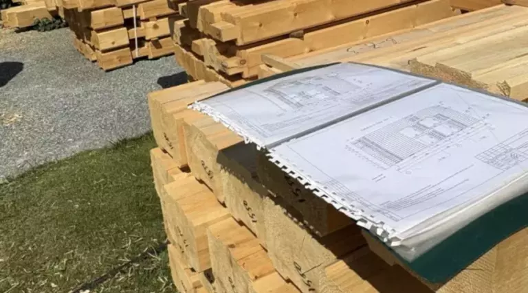 В какое время года лучше строить дом из бруса